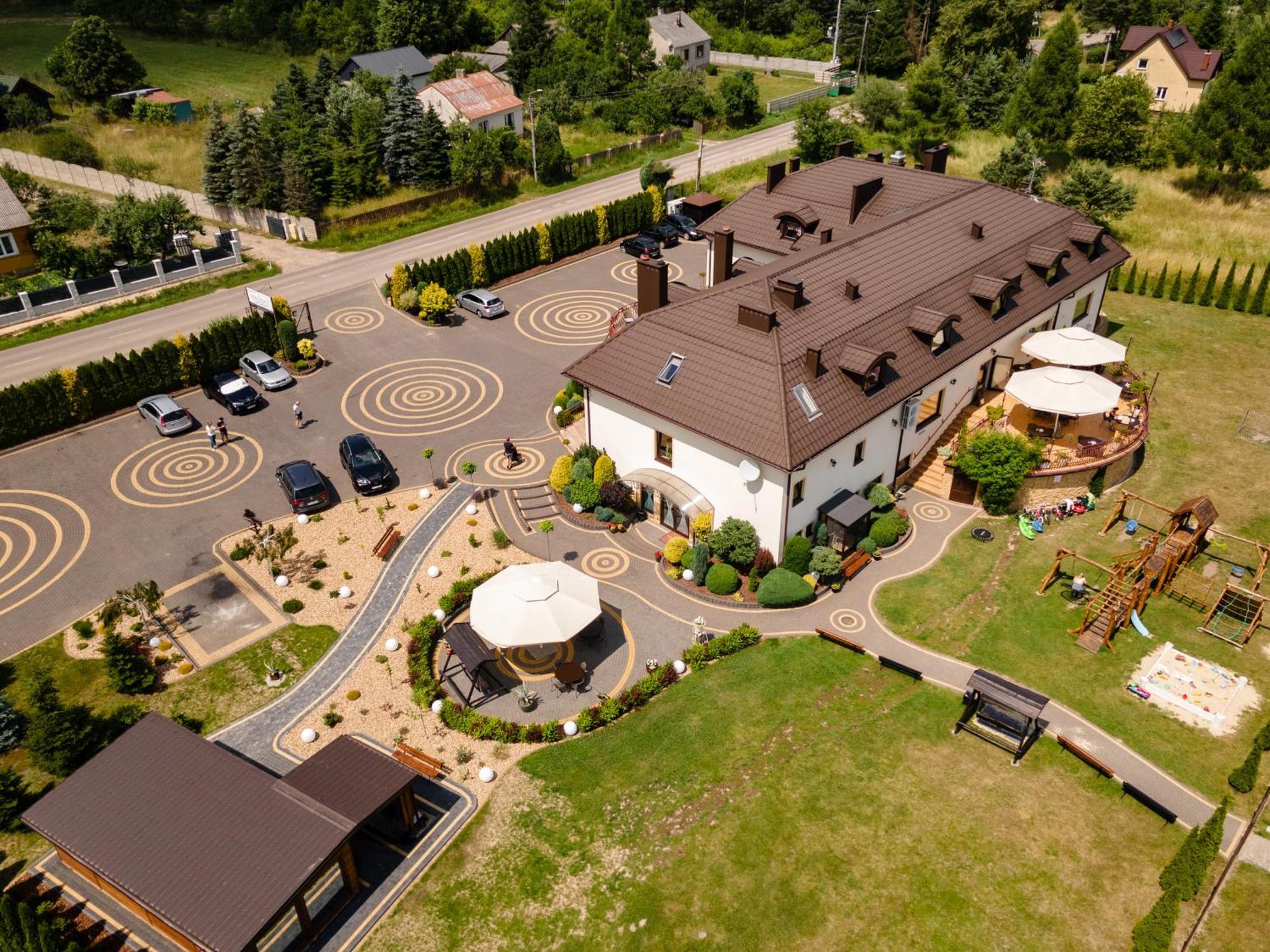 Hotel Magnat Suchedniów Екстериор снимка