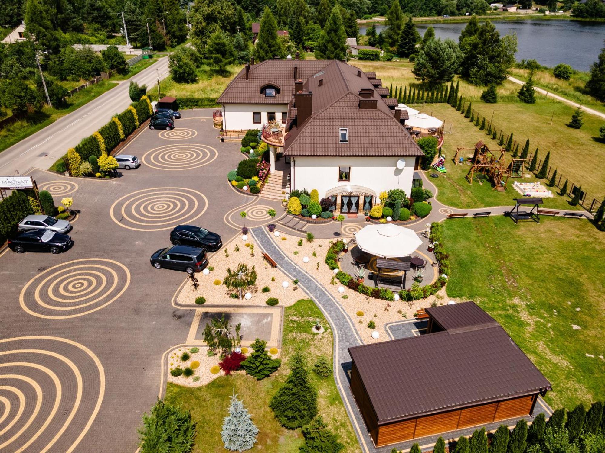 Hotel Magnat Suchedniów Екстериор снимка